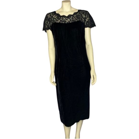 1960s Black Velvet Cocktail Dress with Lace Illusion Neckline – Unbranded large - Picture 12 of 13